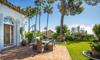 Prachtige, mediterrane luxevilla te koop in een afgeschermde urbanisatie op de Golden Mile van Marbella 785104 