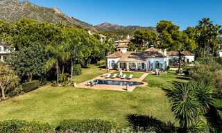 Prachtige, mediterrane luxevilla te koop in een afgeschermde urbanisatie op de Golden Mile van Marbella 785109