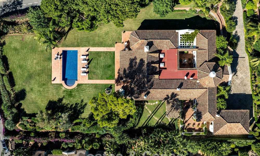 Prachtige, mediterrane luxevilla te koop in een afgeschermde urbanisatie op de Golden Mile van Marbella 785110