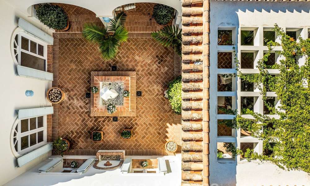 Prachtige, mediterrane luxevilla te koop in een afgeschermde urbanisatie op de Golden Mile van Marbella 785111