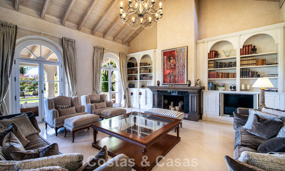Prachtige, mediterrane luxevilla te koop in een afgeschermde urbanisatie op de Golden Mile van Marbella 785116