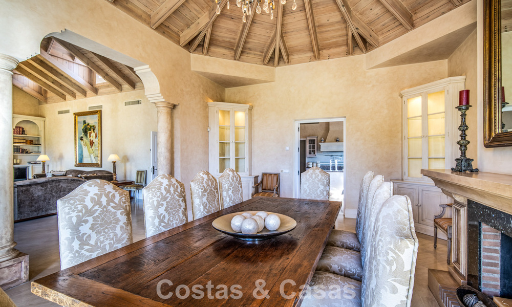 Prachtige, mediterrane luxevilla te koop in een afgeschermde urbanisatie op de Golden Mile van Marbella 785118