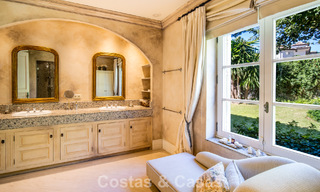 Prachtige, mediterrane luxevilla te koop in een afgeschermde urbanisatie op de Golden Mile van Marbella 785122 