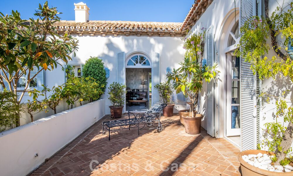 Prachtige, mediterrane luxevilla te koop in een afgeschermde urbanisatie op de Golden Mile van Marbella 785124