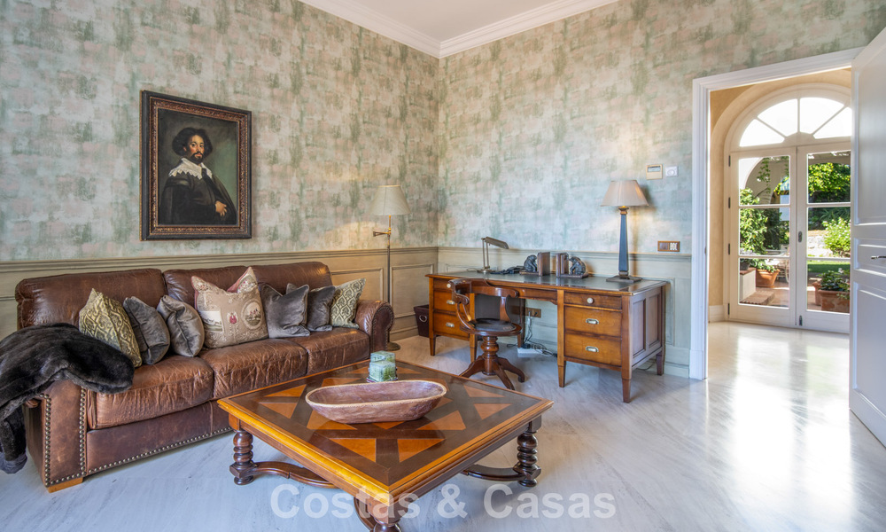 Prachtige, mediterrane luxevilla te koop in een afgeschermde urbanisatie op de Golden Mile van Marbella 785125