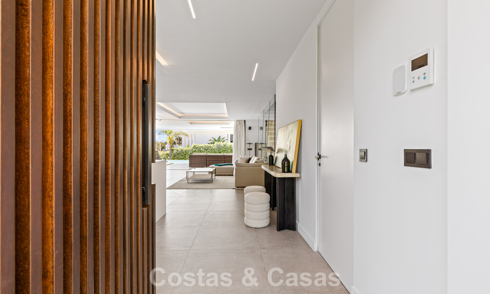 Instapklare, contemporaine luxevilla te koop aan de golfbaan op de New Golden Mile, Marbella - Estepona 785129