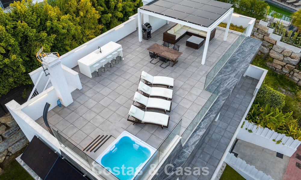 Instapklare, contemporaine luxevilla te koop aan de golfbaan op de New Golden Mile, Marbella - Estepona 785130