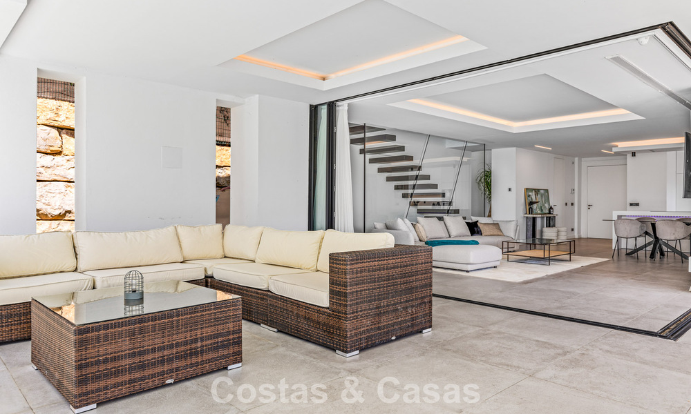 Instapklare, contemporaine luxevilla te koop aan de golfbaan op de New Golden Mile, Marbella - Estepona 785138