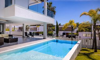 Instapklare, contemporaine luxevilla te koop aan de golfbaan op de New Golden Mile, Marbella - Estepona 785167 