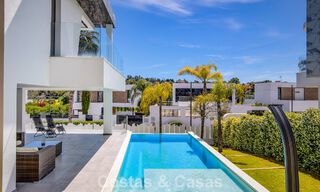 Instapklare, contemporaine luxevilla te koop aan de golfbaan op de New Golden Mile, Marbella - Estepona 785168 
