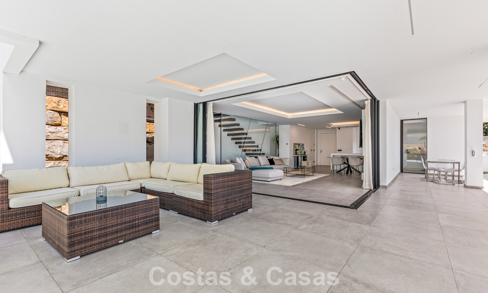Instapklare, contemporaine luxevilla te koop aan de golfbaan op de New Golden Mile, Marbella - Estepona 785172