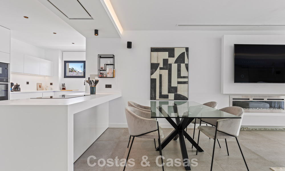 Instapklare, contemporaine luxevilla te koop aan de golfbaan op de New Golden Mile, Marbella - Estepona 785178
