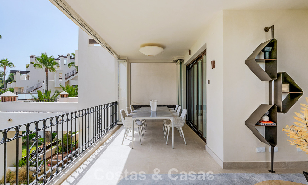 Luxe appartement met zeezicht te koop in een exclusief strandcomplex op de New Golden Mile tussen Marbella en Estepona 785213