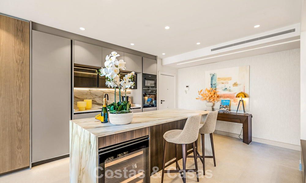 Luxe appartement met zeezicht te koop in een exclusief strandcomplex op de New Golden Mile tussen Marbella en Estepona 785225