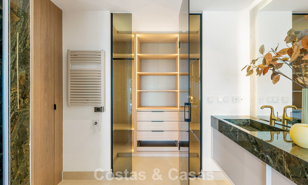 Luxe appartement met zeezicht te koop in een exclusief strandcomplex op de New Golden Mile tussen Marbella en Estepona 785241
