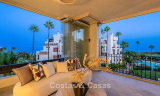 Luxe appartement met zeezicht te koop in een exclusief strandcomplex op de New Golden Mile tussen Marbella en Estepona 785242 
