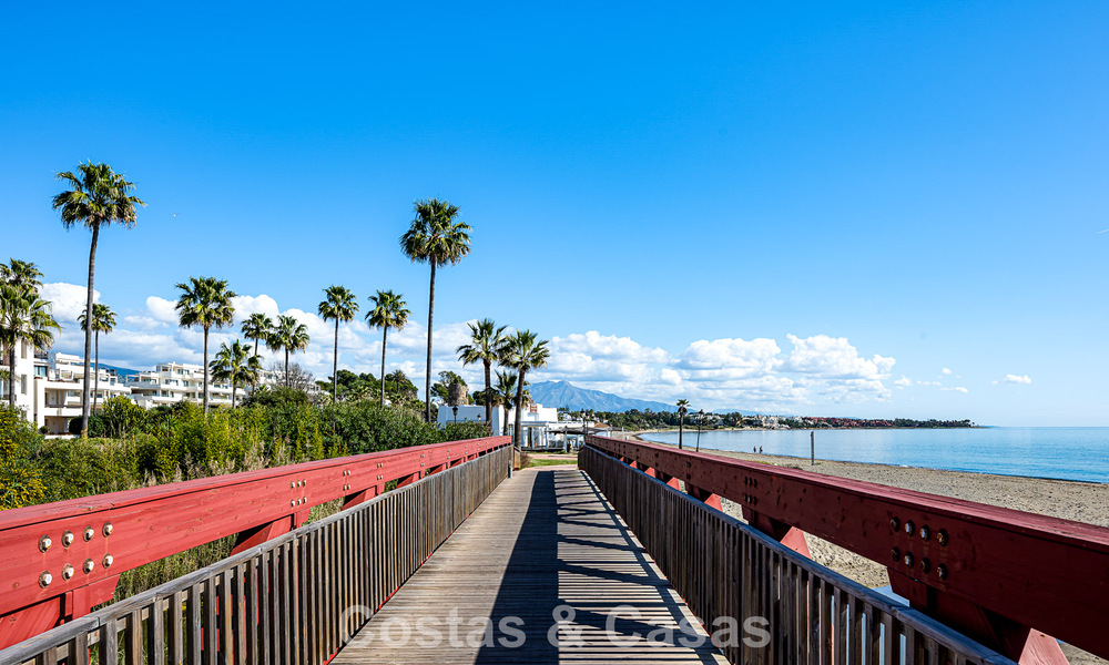 Luxe appartement met zeezicht te koop in een exclusief strandcomplex op de New Golden Mile tussen Marbella en Estepona 795123