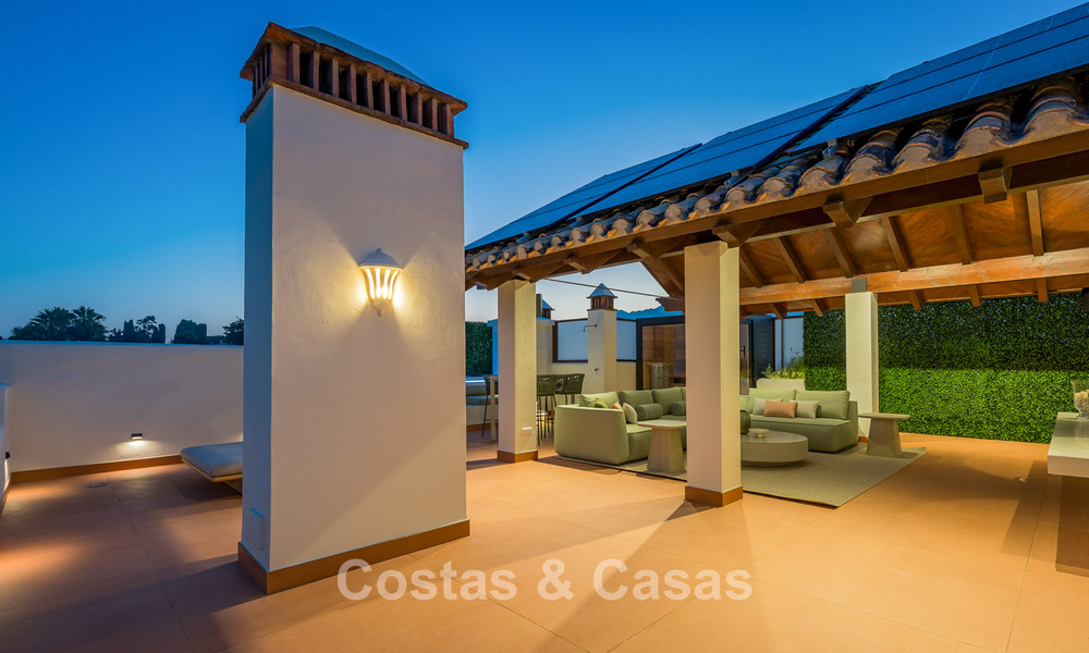 Gerenoveerd penthouse met zeezicht te koop aan het strand op de New Golden Mile tussen Marbella en Estepona 785288