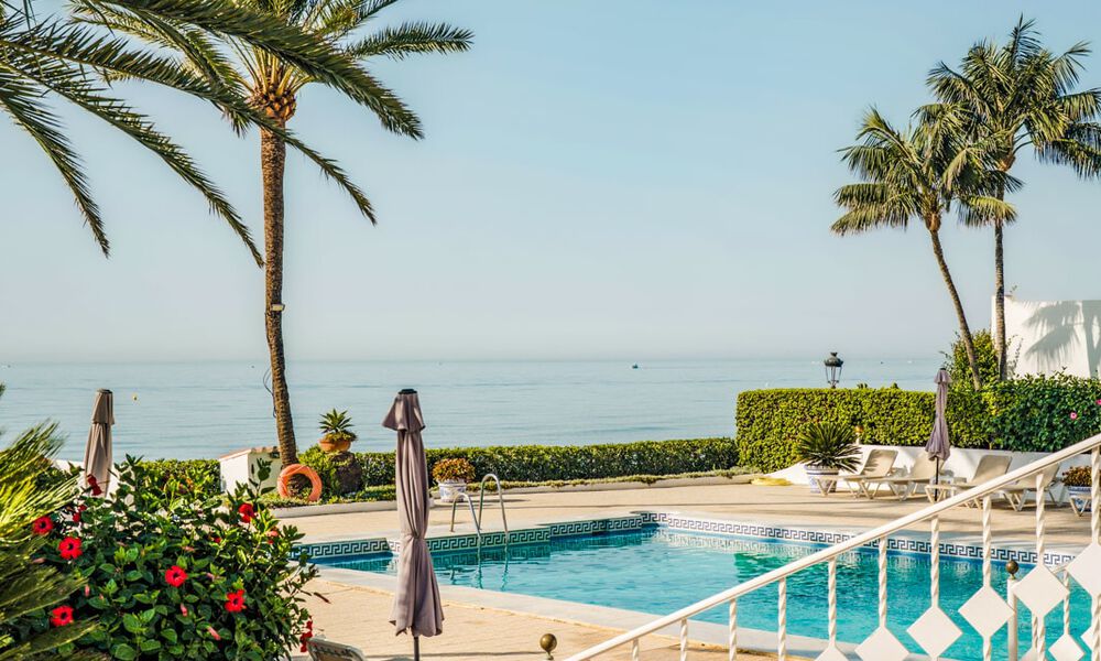 Luxueuze strandwoning met open zeezicht te koop, direct aan het strand op de prestigieuze Golden Mile van Marbella 785330