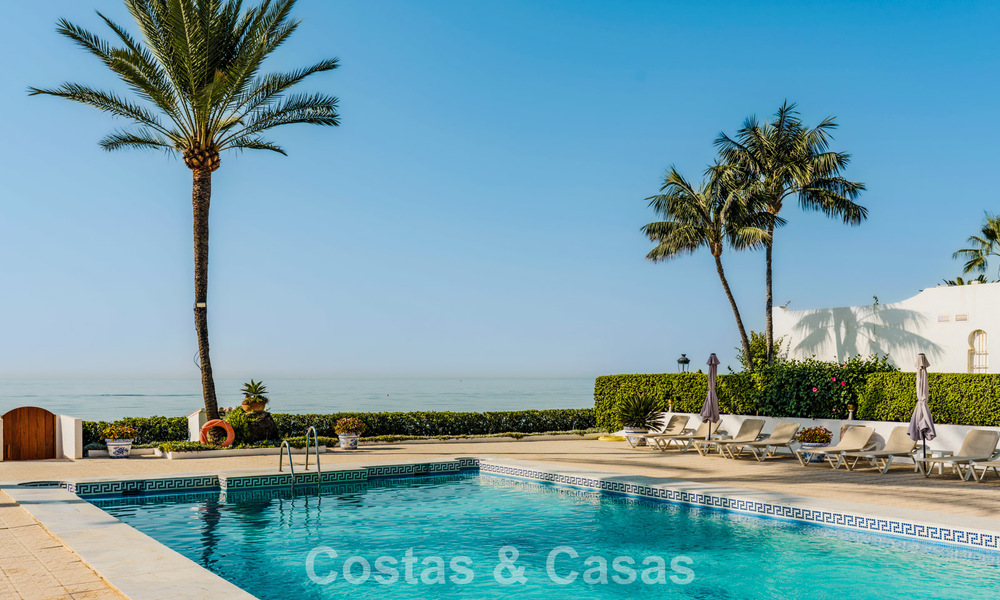 Luxueuze strandwoning met open zeezicht te koop, direct aan het strand op de prestigieuze Golden Mile van Marbella 785331