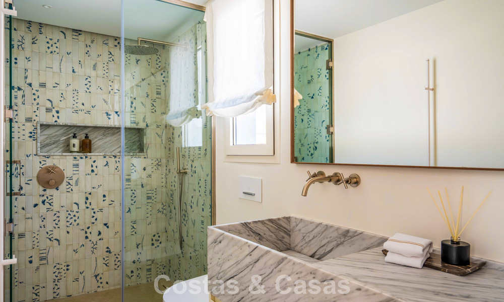 Luxueuze strandwoning met open zeezicht te koop, direct aan het strand op de prestigieuze Golden Mile van Marbella 785350