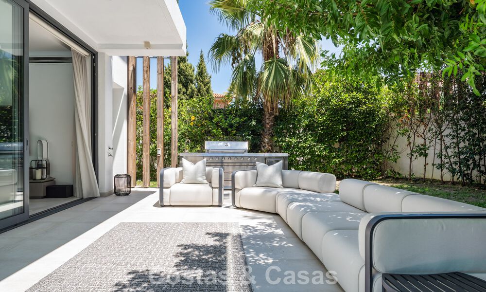 Modernistische villa te koop in een private community omgeven door groen, op de New Golden Mile tussen Marbella en Estepona 785369