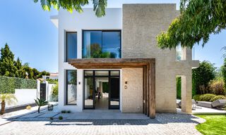 Modernistische villa te koop in een private community omgeven door groen, op de New Golden Mile tussen Marbella en Estepona 785372 