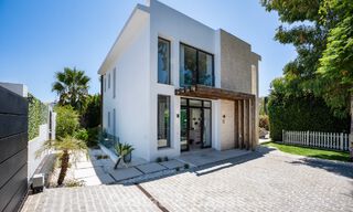 Modernistische villa te koop in een private community omgeven door groen, op de New Golden Mile tussen Marbella en Estepona 785373 