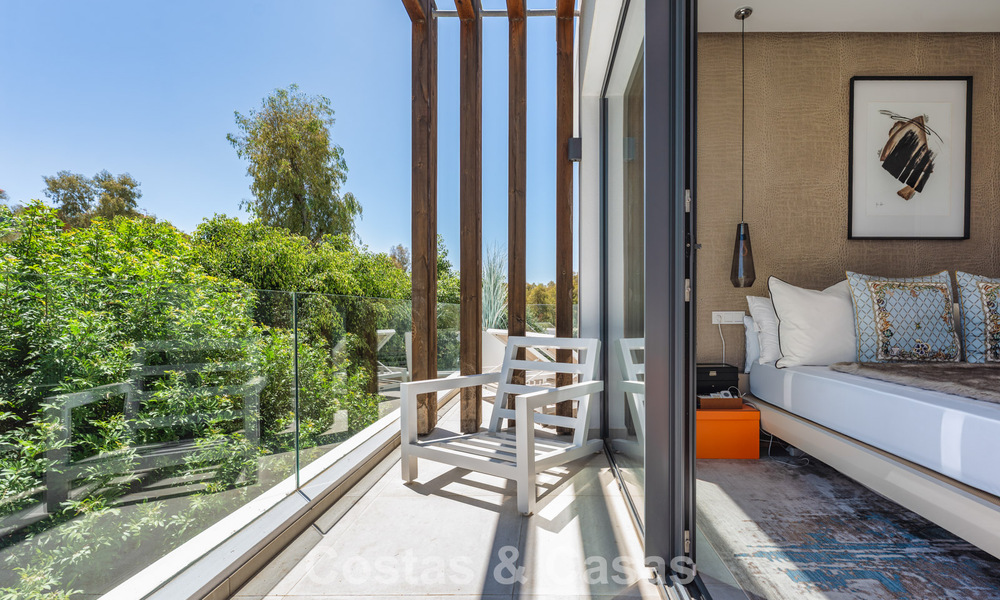 Modernistische villa te koop in een private community omgeven door groen, op de New Golden Mile tussen Marbella en Estepona 785374