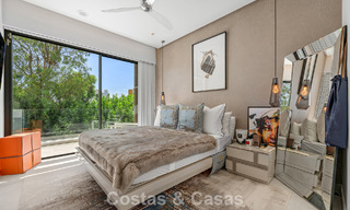 Modernistische villa te koop in een private community omgeven door groen, op de New Golden Mile tussen Marbella en Estepona 785382 