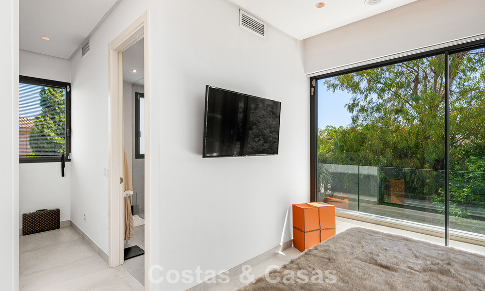 Modernistische villa te koop in een private community omgeven door groen, op de New Golden Mile tussen Marbella en Estepona 785383