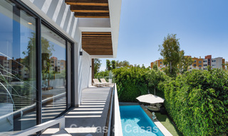 Modernistische villa te koop in een private community omgeven door groen, op de New Golden Mile tussen Marbella en Estepona 785385 
