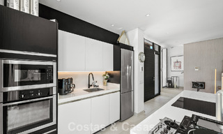 Modernistische villa te koop in een private community omgeven door groen, op de New Golden Mile tussen Marbella en Estepona 785391 