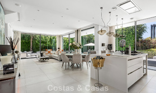 Modernistische villa te koop in een private community omgeven door groen, op de New Golden Mile tussen Marbella en Estepona 785393 