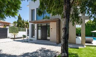 Modernistische villa te koop in een private community omgeven door groen, op de New Golden Mile tussen Marbella en Estepona 785397 