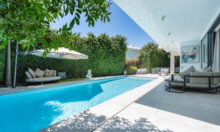 Modernistische villa te koop in een private community omgeven door groen, op de New Golden Mile tussen Marbella en Estepona 785398 