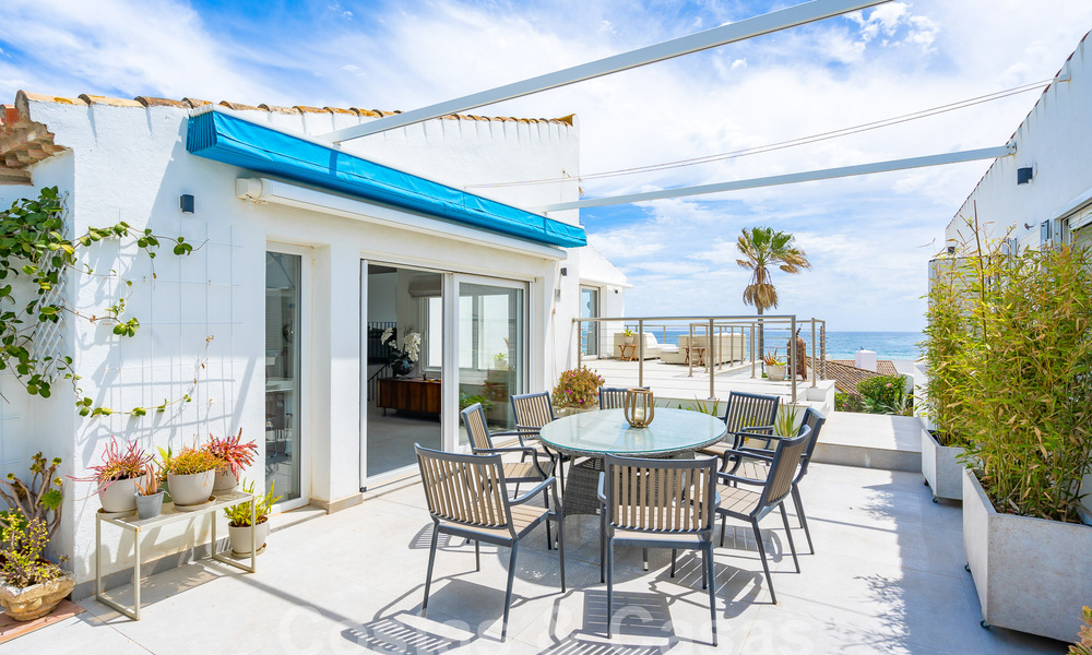 Charmante woningen te koop in een eerstelijns strandurbanisatie nabij Estepona stad 808312