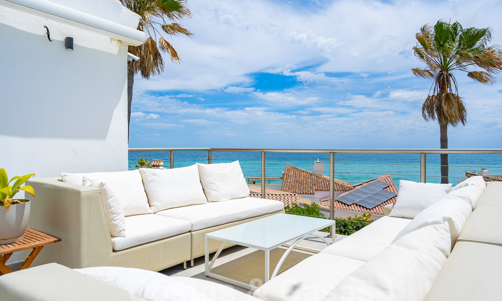 Charmante woningen te koop in een eerstelijns strandurbanisatie nabij Estepona stad 808315