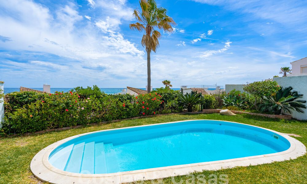 Charmante woningen te koop in een eerstelijns strandurbanisatie nabij Estepona stad 808321