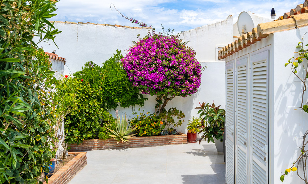 Charmante woningen te koop in een eerstelijns strandurbanisatie nabij Estepona stad 808322