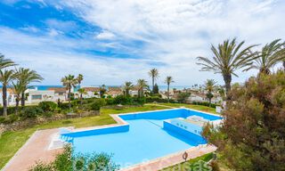 Charmante woningen te koop in een eerstelijns strandurbanisatie nabij Estepona stad 808340 