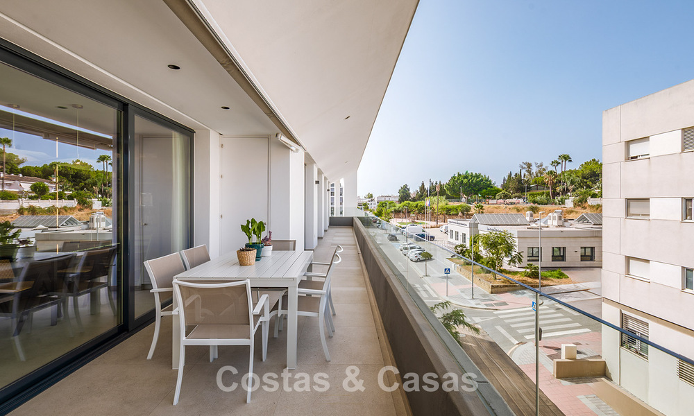 Eigentijds luxe penthouse met ruim dakterras te koop dicht bij alle voorzieningen en het centrum van San Pedro, Marbella 785491