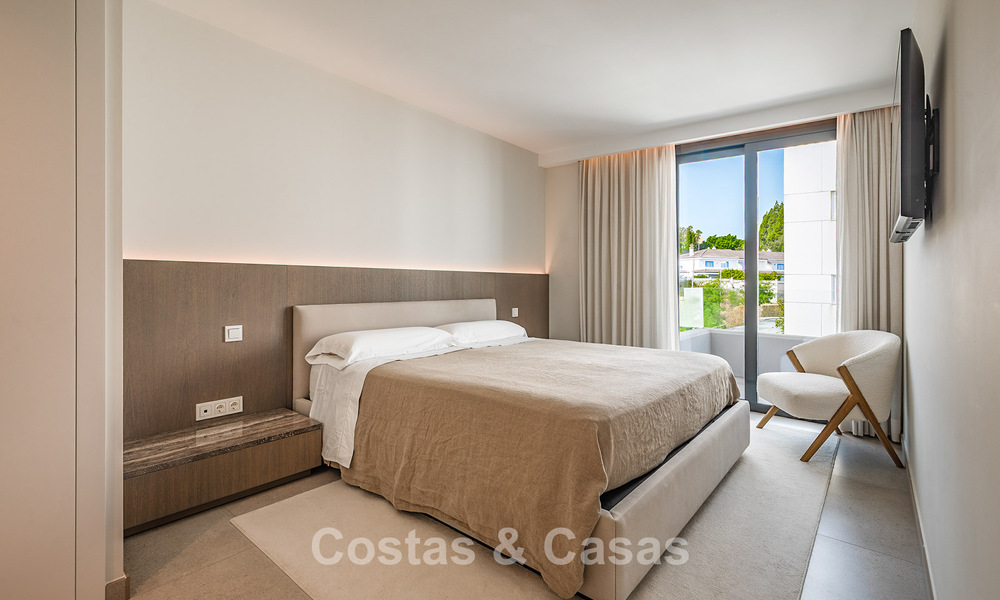 Eigentijds luxe penthouse met ruim dakterras te koop dicht bij alle voorzieningen en het centrum van San Pedro, Marbella 785501