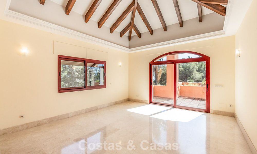 Royale, Spaanse luxevilla te koop in een afgeschermde villawijk aan Marbella’s Golden Mile 785686