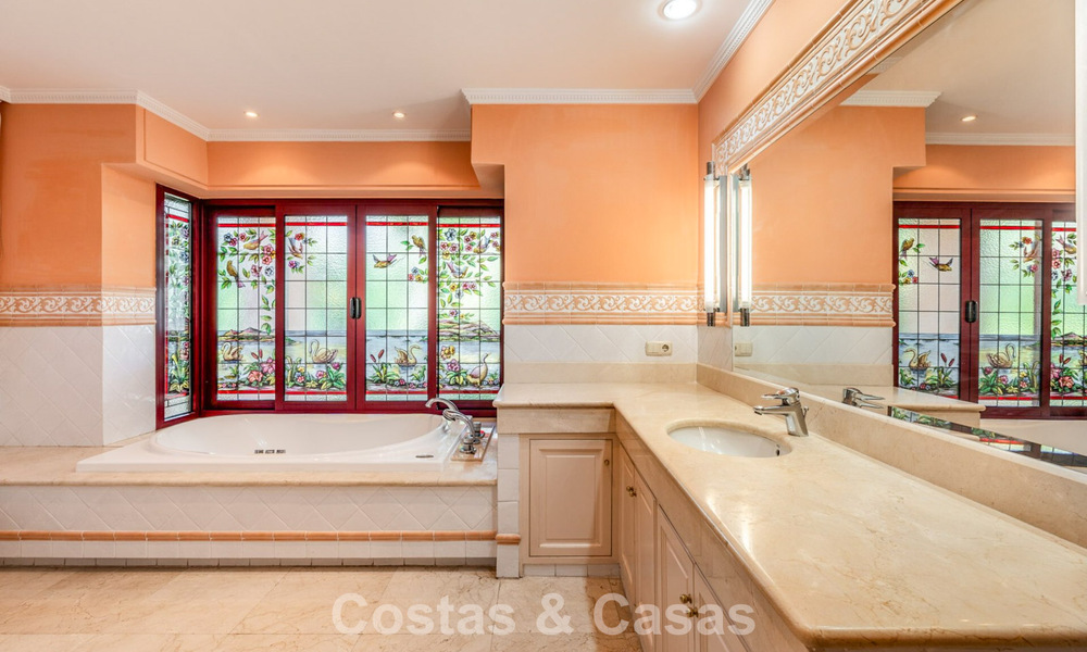 Royale, Spaanse luxevilla te koop in een afgeschermde villawijk aan Marbella’s Golden Mile 785698