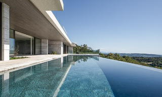 Nieuwe, high-end luxevilla te koop met zeezicht in een gated en permanent bewaakte villawijk van Sotogrande, Costa del Sol 785640 