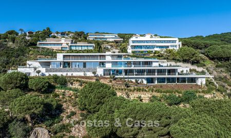 Nieuwe, high-end luxevilla te koop met zeezicht in een gated en permanent bewaakte villawijk van Sotogrande, Costa del Sol 785643