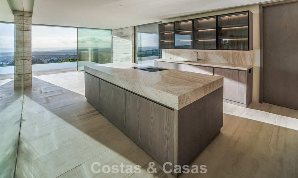 Nieuwe, high-end luxevilla te koop met zeezicht in een gated en permanent bewaakte villawijk van Sotogrande, Costa del Sol 785647