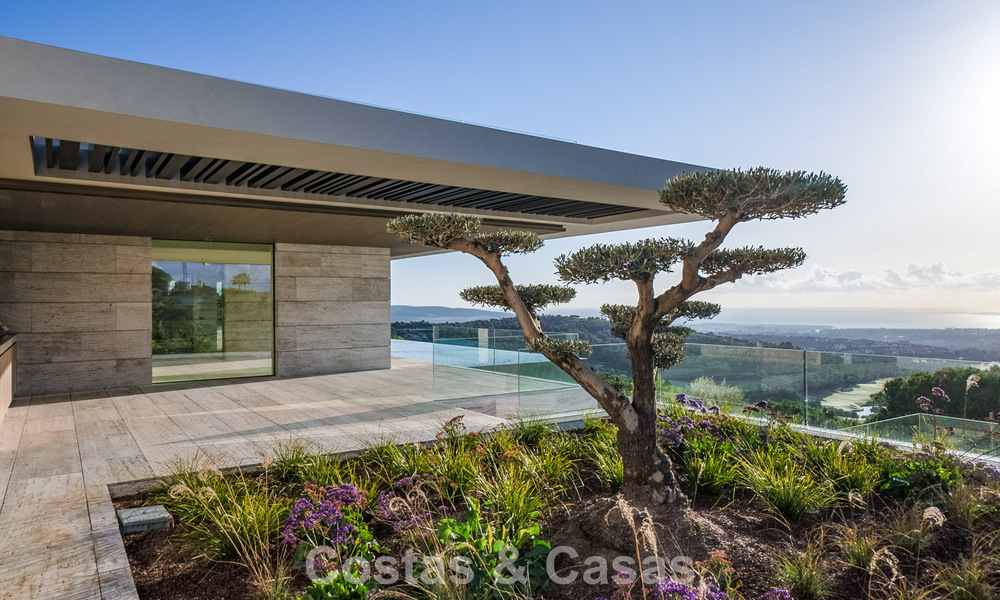 Nieuwe, high-end luxevilla te koop met zeezicht in een gated en permanent bewaakte villawijk van Sotogrande, Costa del Sol 785648