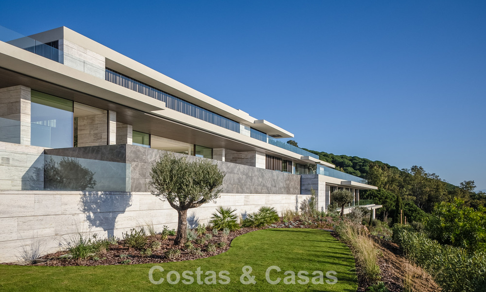 Nieuwe, high-end luxevilla te koop met zeezicht in een gated en permanent bewaakte villawijk van Sotogrande, Costa del Sol 785651